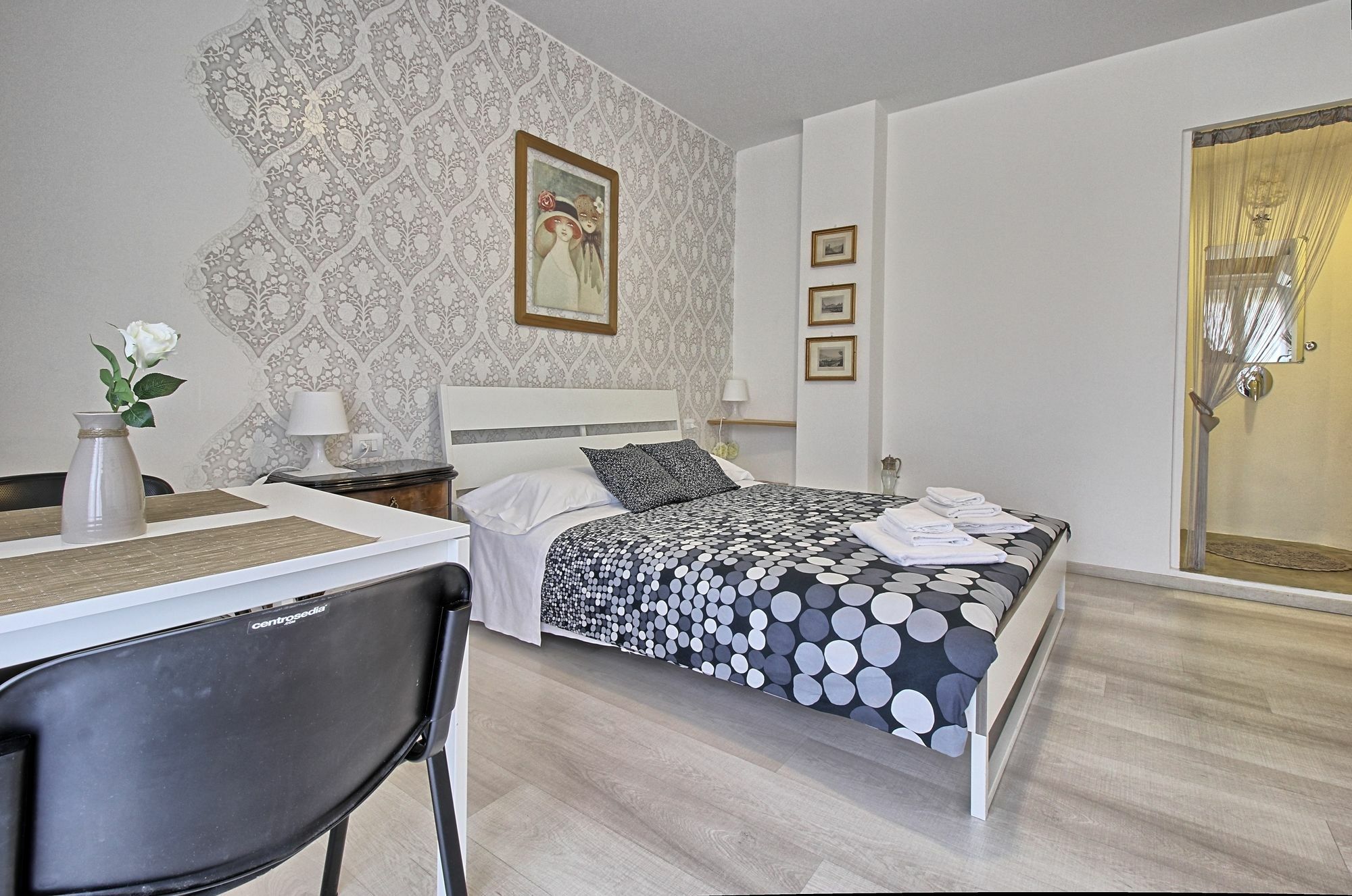 Manzoni Studios Lake Como ภายนอก รูปภาพ
